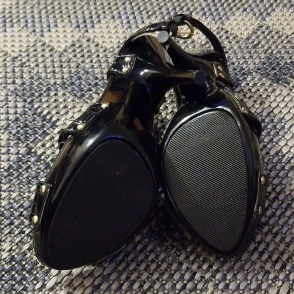 Shoes - Picture 3 of 6